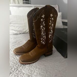 BRAND NEW cowgirl boots